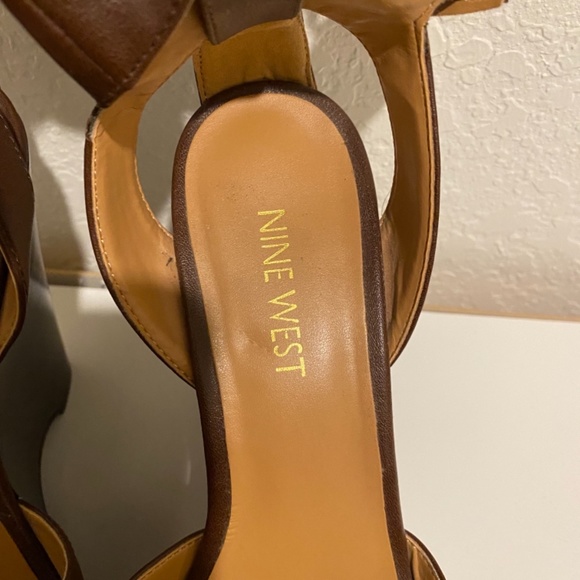 Gold Platform - Picture 4 of 4